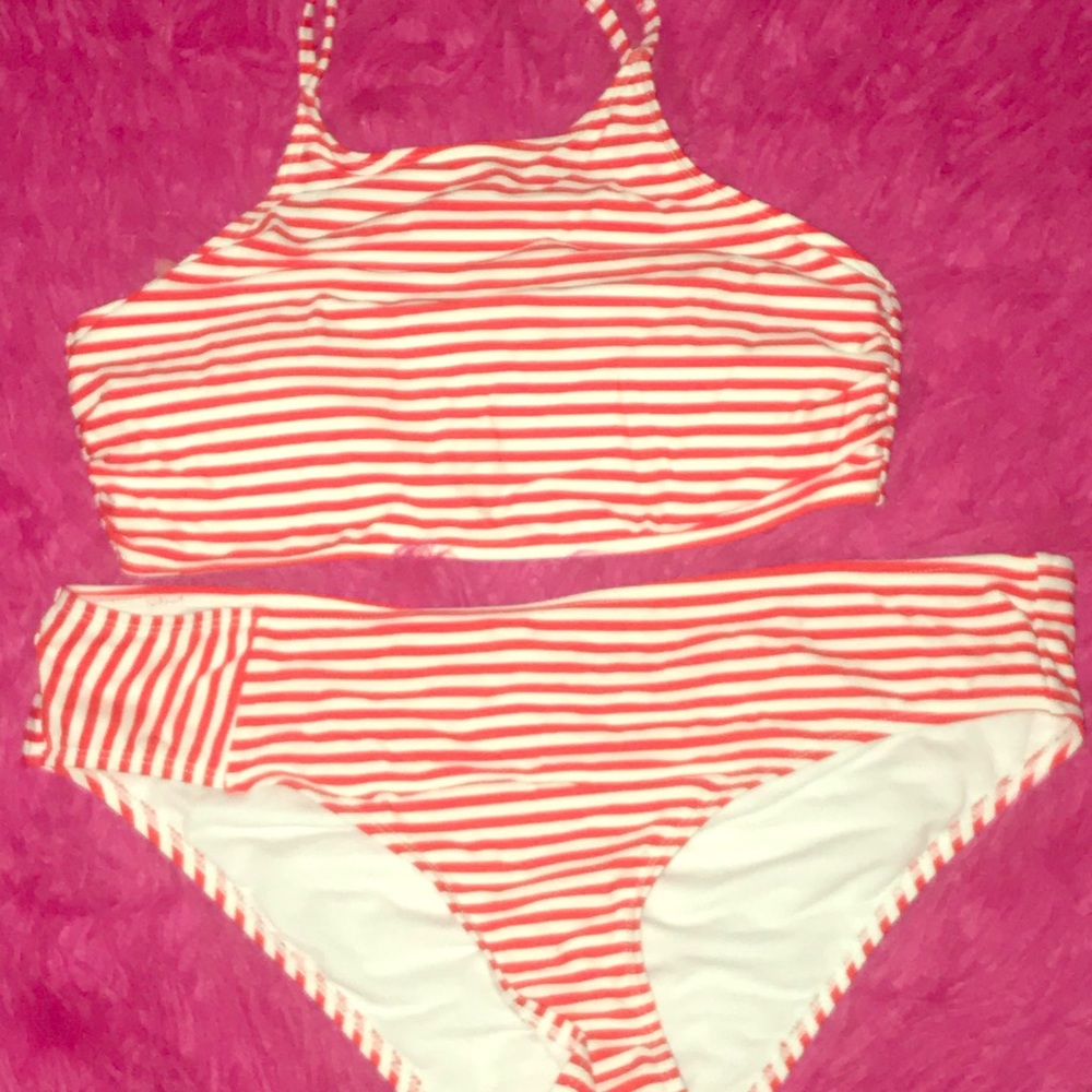 Red and white stripped halter bikini 👙
